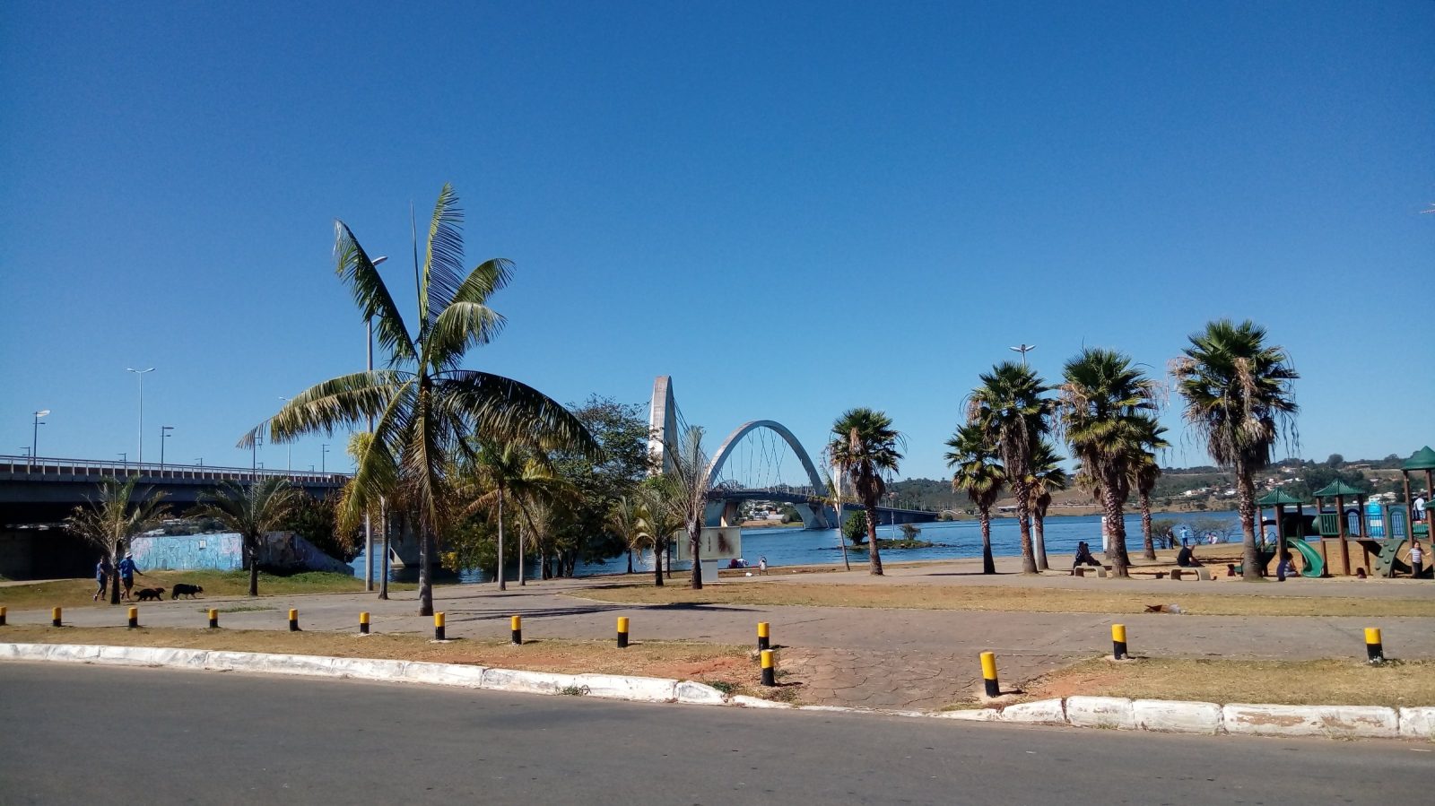 Ponte JK: onde ver de perto os arcos mais famosos de Brasília
